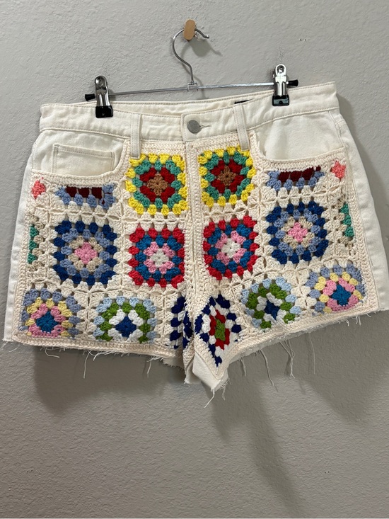 Blank NYC Pants - Blank NYC Boho Crochet Granny Square White Denim Shorts Size 30